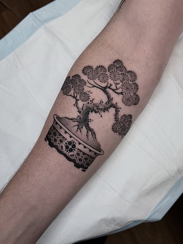 Blackwork tattoo by Daniel Craig