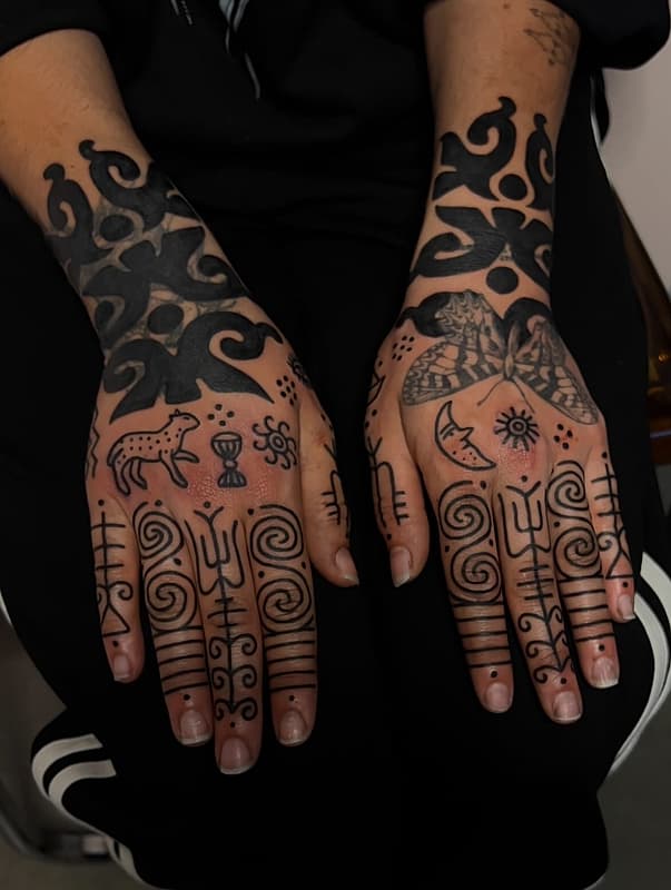 Traditional tattoo by Magali